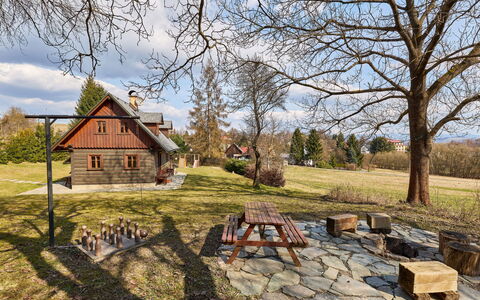 Timber Lodge with Sauna: Árbol, Hierba, Casa, Madera, Casa, Cabaña, Techo, Área Rural, Paisaje