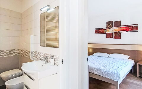 Antica Corte: Diseño De Interiores, Suelo, Piso, Cama, Habitación, Mueble, Techo, Habitación, Departamento, Marco De La Cama
