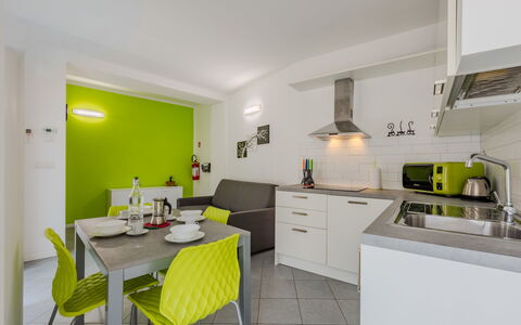 Antica Corte: Diseño De Interiores, Cocina, Suelo, Techo, Habitación, Mostrador, Departamento, Lavabo, Electrodoméstico, Silla