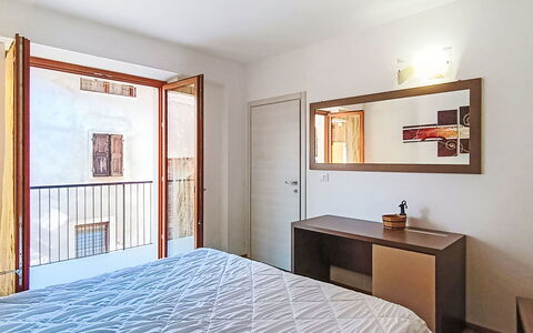 Antica Corte: Diseño De Interiores, Pared, Cama, Piso, Suelo, Madera, Habitación, Habitación, Mueble, Techo