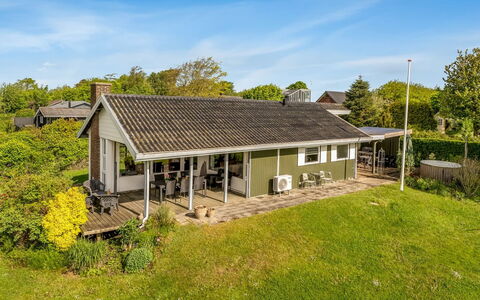 Dimo - 75M to the Fjord: Edificio, Casa, Techo, Casa, Cabaña, Área Rural, El Terreno Del Lote, Cobertura Del Suelo, Casa De Campo, Inmuebles