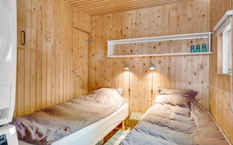 Dimo - 75M to the Fjord: Diseño De Interiores, Pared, Piso, Suelo, Madera, Techo, Habitación, Encendiendo, Habitación, Cama