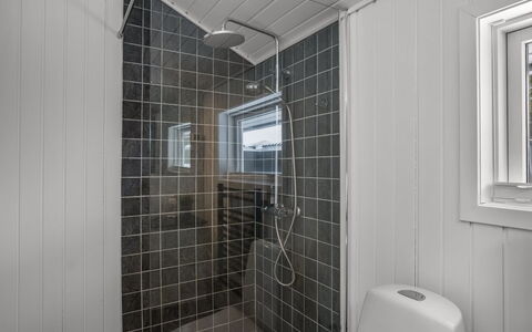 Stasia - 1.5Km from the Sea: Pared, Arreglo De Tubería, Piso, Suelo, Baño, Asiento Del Baño, Baño, Techo, Diseño De Interiores, Plomería
