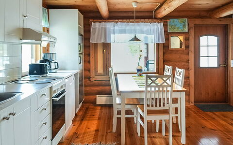 Sinikello: Mueble, Diseño De Interiores, Piso, Cocina, Madera, Suelo, Techo, Suelos De Madera, Mostrador, Habitación
