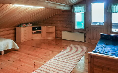 Sinikello: Suelo, Madera, Piso, Diseño De Interiores, Mueble, Habitación, Techo, Cama, Habitación, Casa