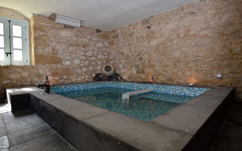 Villa Fontanazza: Bañera, Piso, Piscina, Arreglo De Tubería, Suelo, Material Compuesto, Jacuzzi, Loseta, Recurso