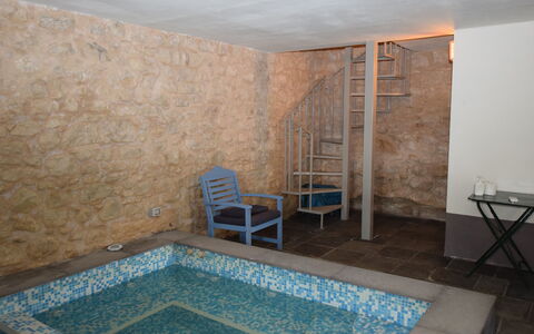 Villa Fontanazza: Mueble, Piso, Suelo, Diseño De Interiores, Habitación, Habitación, Comodidad, Cama, Manchas De Madera, Loseta