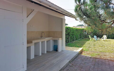 Genet: Suelo, Sombra, Estructura Al Aire Libre, Patio Interior, Hormigón, Jardín, Manchas De Madera, Paisajismo, Edificios Del Jardín, Diseño