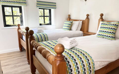 Shipload Cottage: Mueble, Madera, Silla, Suelo, Mar, Balcón, Cerca, Cubierta, Madera Dura, Manchas De Madera