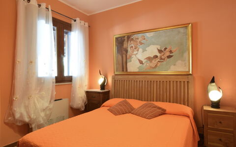 Villa Ina: Mueble, Cama, Habitación, Diseño De Interiores, Lecho, Sábana, Pared, Linos, Madera, Habitación