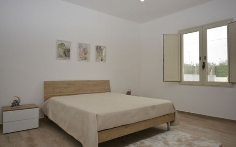 Villa Cosentini: Mueble, Cama, Habitación, Piso, Suelo, Diseño De Interiores, Pared, Madera, Sábana, Lecho