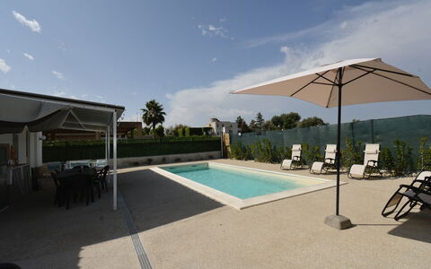 Villa Cosentini: Piscina, Paraguas, Mueble Para Exteriores, Recurso, Material Compuesto, Sombra, Silla, Sunlounger, Eco Hotel, Ocio