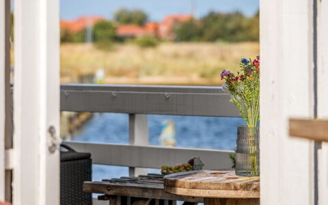 Ljubinka - 5M from the Sea: Madera, Mueble Para Exteriores, Silla, Madera Dura, Sombra, Balcón, Manchas De Madera, Mesa Al Aire Libre, Eco Hotel, Cubierta