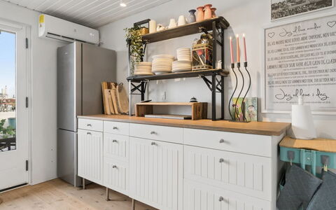 Ljubinka - 5M from the Sea: Cocina, Mueble, Gabinetes, Madera, Diseño De Interiores, Mostrador, Aparato De Cocina, Piso, Alacena, Cajón