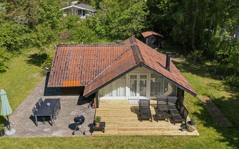 Petkana - 4Km from the Sea: Casa, Casa, Techo, Cabaña, Inmuebles, Casa De Campo, Porche, Césped, Jardín, Paisajismo