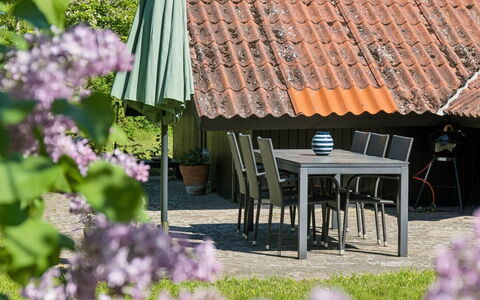Petkana - 4Km from the Sea: Mueble, Mueble Para Exteriores, Arbusto, Sombra, Silla, Jardín, Mesa Al Aire Libre, Cobertura Del Suelo, Maceta, Cocina Y Comedor Mesa
