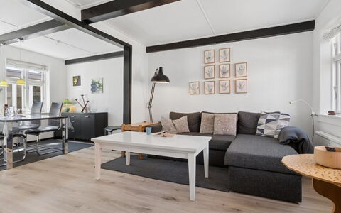 Cedomir - 400M from the Sea: Mueble, Diseño De Interiores, Piso, Sofá, Pared, Suelo, Madera, Techo, Mesa, Sala