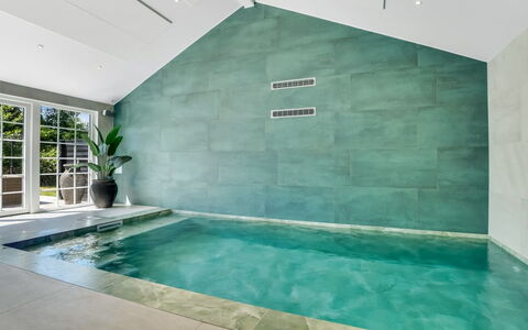 Goti - 400M from the Sea: Piso, Suelo, Piscina, Diseño De Interiores, Loseta, Material Compuesto, Material Natural, Arreglo De Tubería, Recurso, Bañera