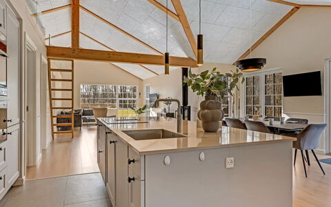 Goti - 400M from the Sea: Cocina, Madera, Techo, Mueble, Diseño De Interiores, Mostrador, Piso, Lámpara, Encendiendo, Silla