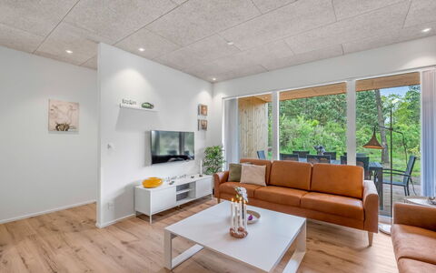 Helina - 250M to the Fjord: Piso, Diseño De Interiores, Techo, Madera, Suelo, Habitación, Suelos De Madera, Sala, Mueble, Sofá