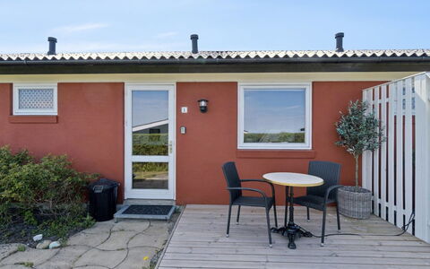 Maksimilian - 300M from the Sea: Mueble, Mueble Para Exteriores, Vajilla, Mesa, Drinkware, Silla, Mesa Al Aire Libre, Comida, Botella