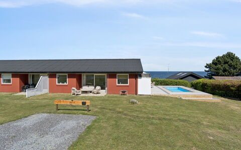 Maksimilian - 300M from the Sea: Mueble, Mueble Para Exteriores, Vajilla, Mesa, Drinkware, Silla, Mesa Al Aire Libre, Comida, Botella