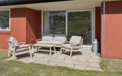Maksimilian - 300M from the Sea: Mueble, Mueble Para Exteriores, Vajilla, Mesa, Drinkware, Silla, Mesa Al Aire Libre, Comida, Botella