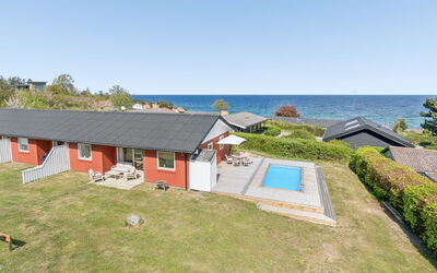 Maksimilian - 300M from the Sea