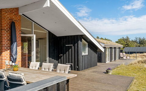 Steinunn - 600M from the Sea: Mueble, Madera, Diseño De Interiores, Piso, Suelo, Silla, Habitación, Techo, Sala, Departamento