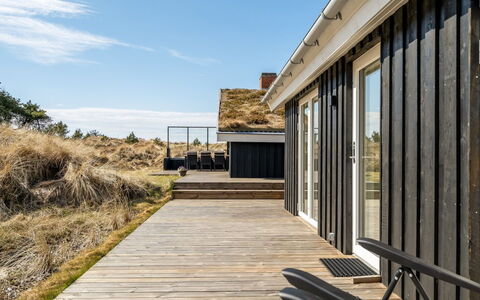 Steinunn - 600M from the Sea: Mueble, Madera, Diseño De Interiores, Piso, Suelo, Silla, Habitación, Techo, Sala, Departamento