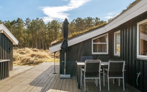 Steinunn - 600M from the Sea: Mueble, Madera, Diseño De Interiores, Piso, Suelo, Silla, Habitación, Techo, Sala, Departamento