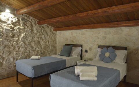 Villa Palmento by Geco Vacation Rentals: Pared, Mueble, Diseño De Interiores, Habitación, Suelo, Piso, Cama, Techo, Habitación, Marco De La Cama