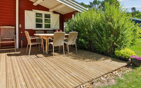 Jalina - 30Km from the Sea: Mueble, Mueble Para Exteriores, Vajilla, Mesa, Drinkware, Silla, Mesa Al Aire Libre, Comida, Botella