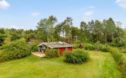 Jalina - 30Km from the Sea: Verde, Arbusto, Casa, Cabaña, Techo, El Terreno Del Lote, Área Rural, Jardín, Cobertura Del Suelo