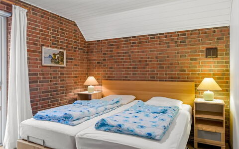 Ullamaj - 700M from the Sea: Habitación, Cama, Lecho, Sábana, Mueble, Marco De La Cama, Diseño De Interiores, Linos, Almohada, Ladrillo