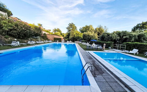 Lake & Pool: Piscina, Ocio, Recurso, Eco Hotel, Mueble Para Exteriores, Ciudad De Vacaciones, Hotel, Thermae, Centro De Ocio