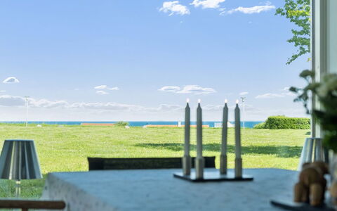 Arnke - 300M from the Sea: Mueble, Mueble Para Exteriores, Vajilla, Mesa, Drinkware, Silla, Mesa Al Aire Libre, Comida, Botella