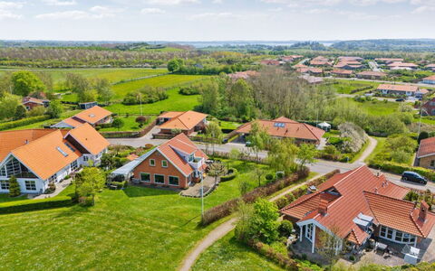 Arnke - 300M from the Sea: Casa, Casa, Área Rural, El Terreno Del Lote, Techo, Cabaña, Campo, Inmuebles, Pueblo, Vista Panorámica