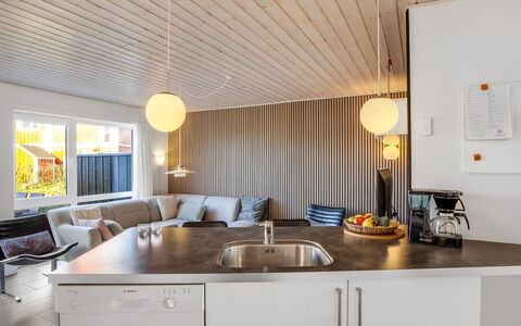 Annakarin - 1.2Km from the Sea: Diseño De Interiores, Mostrador, Madera, Cocina, Mueble, Techo, Lámpara, Piso, Casa, Encendiendo