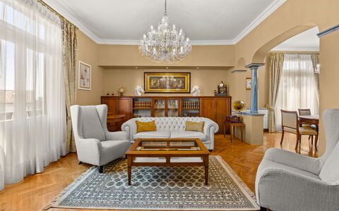 Apartment Noa Opatjia: Mueble, Diseño De Interiores, Piso, Suelo, Sofá, Madera, Techo, Mesa, Sala, Habitación