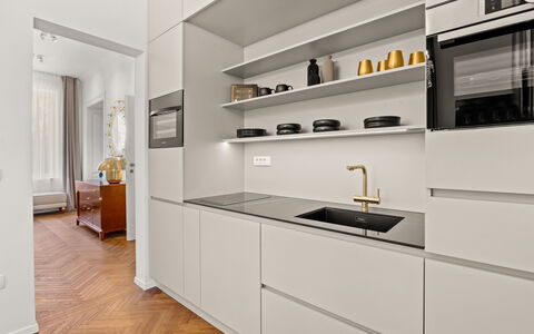 Apartment Nia Opatjia: Cocina, Aparato De Cocina, Diseño De Interiores, Gabinetes, Piso, Mostrador, Madera, Electrodoméstico, Suelo, Electrodoméstico