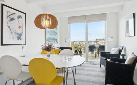 Pejo - 10M from the Sea: Mueble, Diseño De Interiores, Piso, Suelo, Comedor, Mesa, Silla, Cocina Y Comedor Mesa, Techo, Habitación
