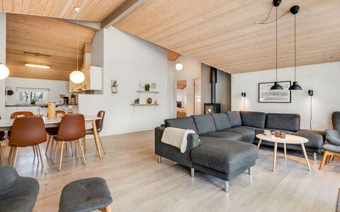 Antoinetta - 350M from the Sea: Madera, Diseño De Interiores, Techo, Sala, Piso, Lámpara, Mueble, Casa, Sofá, Suelo
