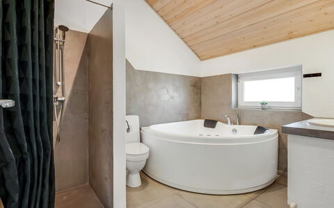Antoinetta - 350M from the Sea: Arreglo De Tubería, Piso, Diseño De Interiores, Techo, Baño, Suelo, Bañera, Encendiendo, Plomería, Habitación