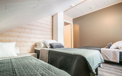 Parashimos B: Piso, Suelo, Madera, Diseño De Interiores, Techo, Habitación, Mueble, Cama, Suelos De Madera, Habitación