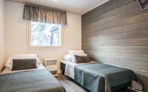 Parashimos B: Madera, Piso, Suelo, Diseño De Interiores, Techo, Habitación, Habitación, Suelos De Madera, Casa, Cama