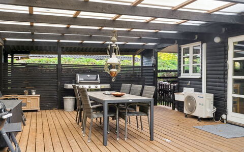 Niela - 400M from the Sea: Mueble, Madera, Mueble Para Exteriores, Porche, Mesa, Piso, Silla, Cubierta, Mesa Al Aire Libre, Madera Dura
