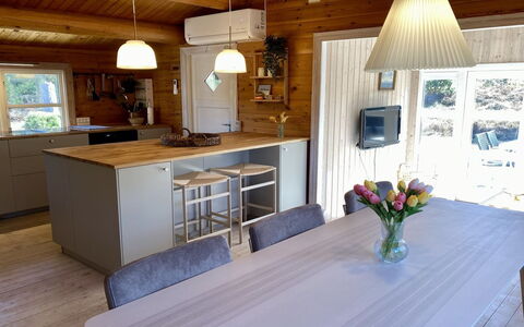 Sorja - 170M from the Sea: Mueble, Piso, Diseño De Interiores, Madera, Suelo, Mostrador, Cocina, Lámpara, Techo, Cocina Y Comedor Mesa