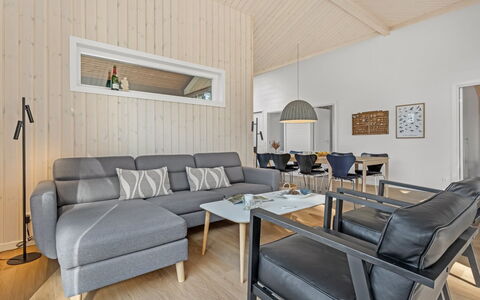 Frudde - 500M from the Sea: Diseño De Interiores, Piso, Madera, Mueble, Suelo, Sofá, Suelos De Madera, Sala, Techo, Casa