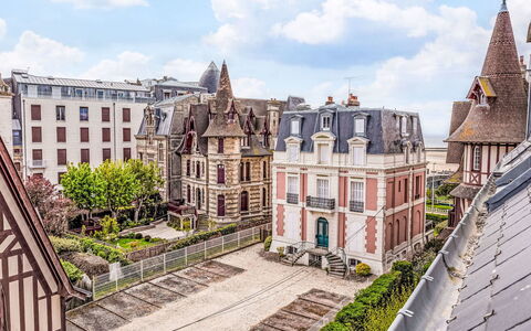 La Chapelle: Edificio, Ventana, Fachada, Arquitectura, Departamento, Diseño Urbano, Inmuebles, Mansión, Casa Histórica